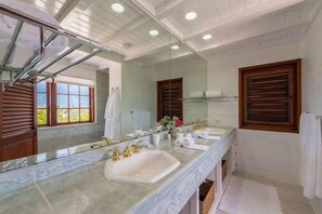 Bathroom - Villa Three Dolphins (Blowing Point)