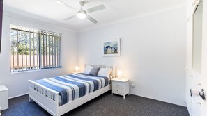 2 bedrooms, iron/ironing board, free WiFi - Kiah 12, 53 Victoria Pde - Panoramic water views, Wifi and Air Con (Nelson Bay)