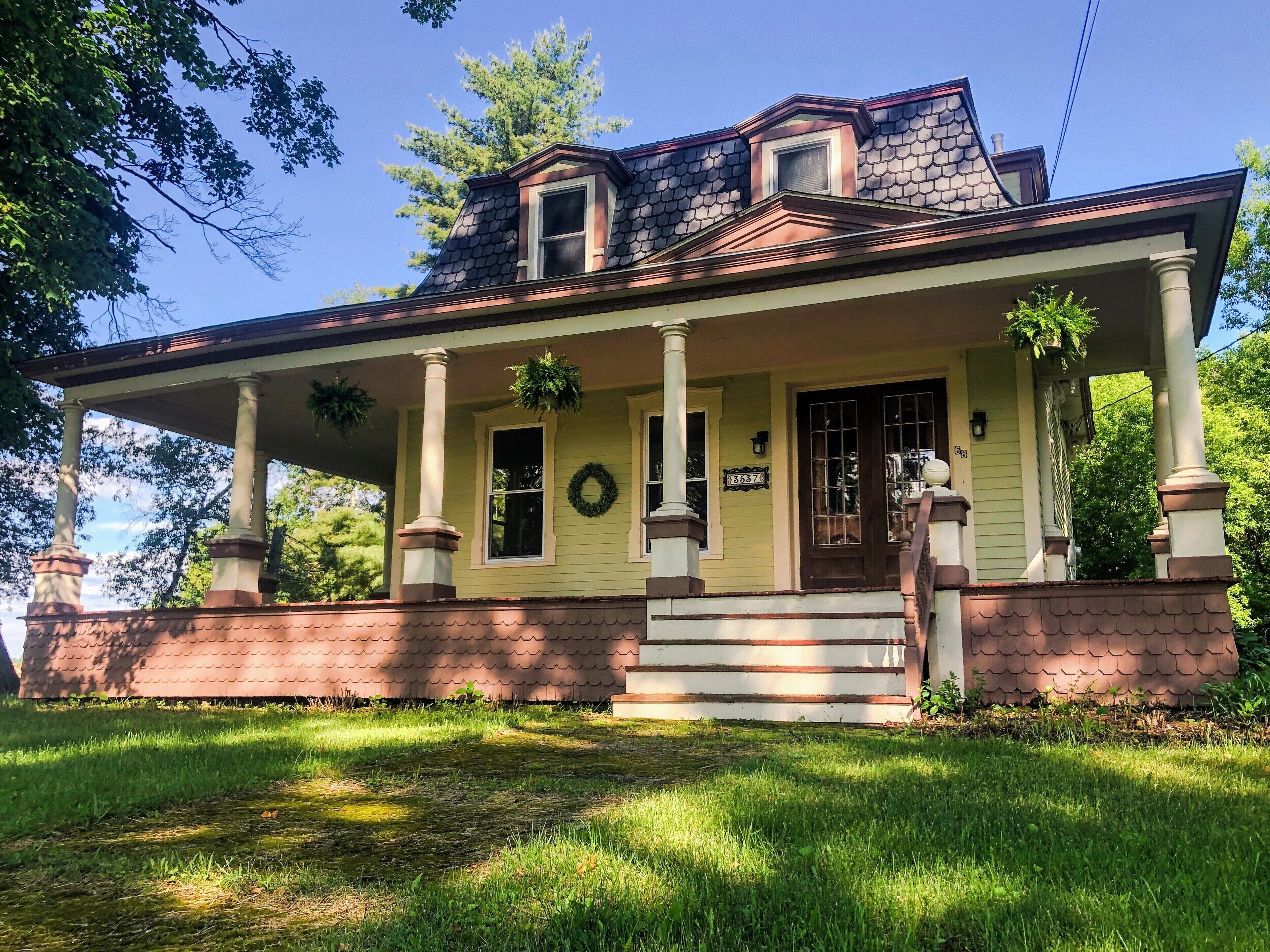 Spacious home, perfect location close to universities and the St Lawrence River