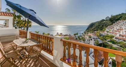 2BR townhome Villa with golf cart and Ocean Views from Every Room!