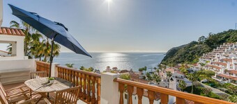 2BR townhome Villa with golf cart and Ocean Views from Every Room!