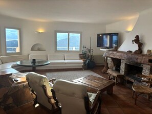 TV, DVD player, video library - CAROLE VILLA - PRIVATE POOL - SPA- 5* (CONCA)