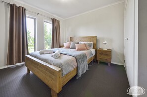 3 chambres, fer et planche à repasser, Wi-Fi gratuit, draps fournis