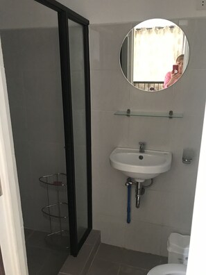Handdukar, tvål, schampo och toalettpapper
