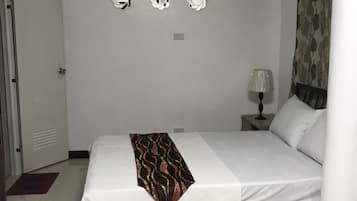 6 bedrooms, in-room safe, iron/ironing board, WiFi