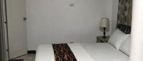 6 makuuhuonetta, tallelokero huoneessa, silitysrauta/-lauta, Wi-Fi