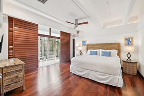 7 bedrooms, iron/ironing board, free WiFi, bed sheets - Impressive Luxury Home steps to the Beach! Great Pool and Spa! - Grande Haven (Anna Maria)