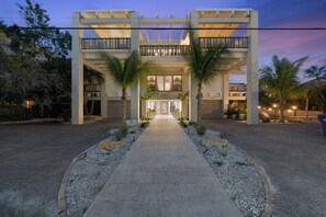 Exterior - Impressive Luxury Home steps to the Beach! Great Pool and Spa! - Grande Haven (Anna Maria)