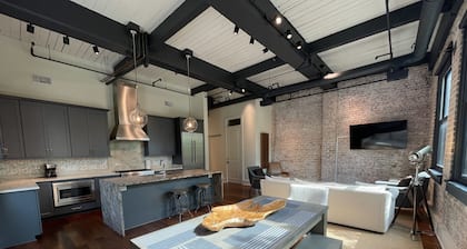 Private Elevator - 2500 SQFT Full Floor - Luxury 3BD/3.5Bath - Grocery/Superdome