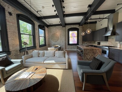 Private Elevator - 2500 SQFT Full Floor - Luxury 3BD/3.5Bath - Grocery/Superdome