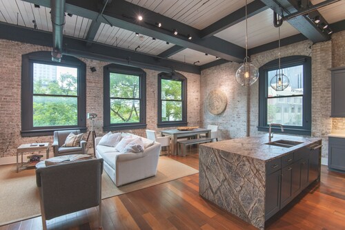 Luxe 3BD / 3. 5Bath Full Floor - Prvt Elevator / Grocery / Superdome / Streetcar / Dining