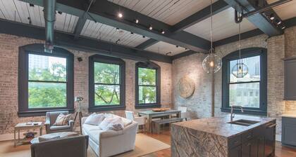 Luxe 3BD / 3. 5Bath Full Floor - Prvt Elevator / Grocery / Superdome / Streetcar / Dining