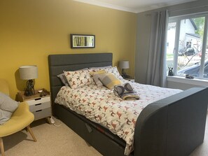 3 bedrooms, iron/ironing board, travel crib, free WiFi - Linmore, 3 bedroom, 2 bathroom detached holiday home, Aviemore. (Aviemore)