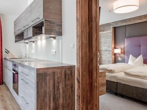 Kühlschrank, Ofen, Geschirrspüler, Kochgeschirr/Geschirr/Besteck