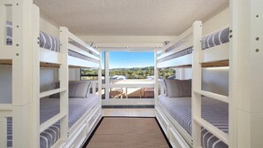 3 chambres, fer et planche à repasser, Wi-Fi, draps fournis