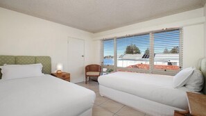 3 chambres, fer et planche à repasser, Wi-Fi, draps fournis
