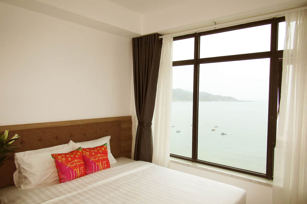 Luxury Apartment, 3 Bedrooms, Kitchenette, Beach View