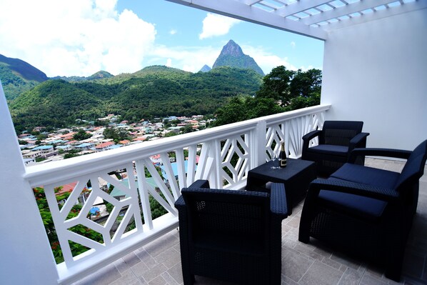 Property grounds - *Sugarmon Villas* Piton Cave Suite with amazing Pergola Balcony View! (Soufriere)