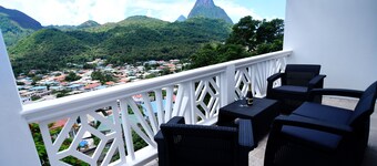 *Sugarmon Villas* Piton Cave Suite with amazing Pergola Balcony View!