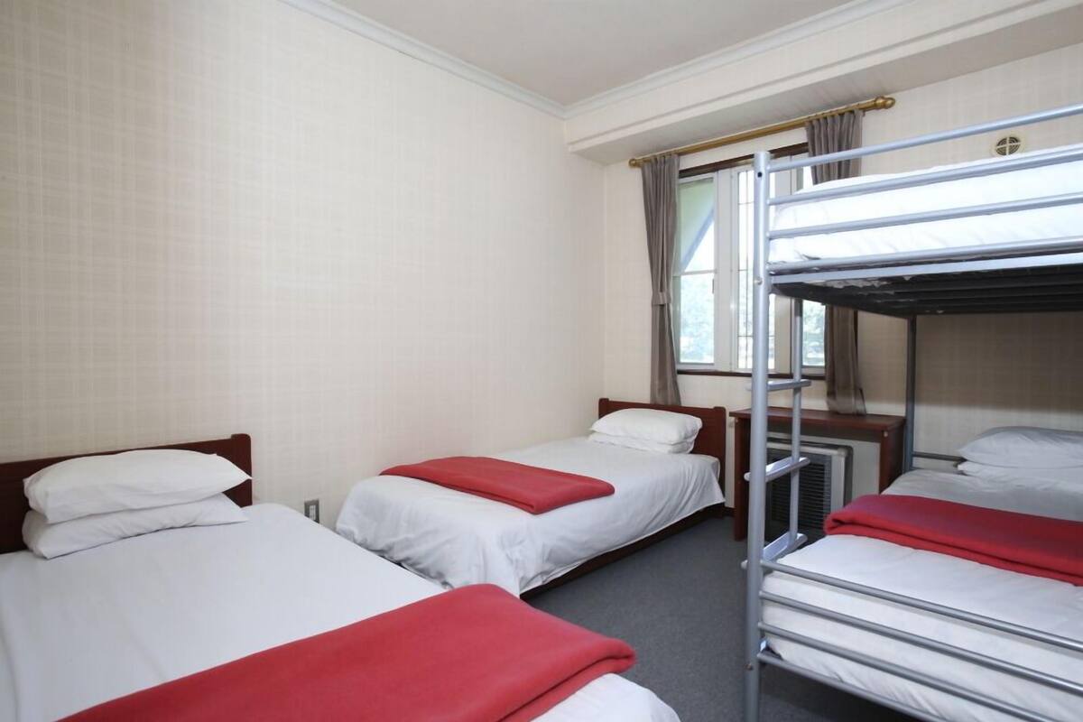 Phòng, phòng tắm dùng chung (Twin Bunk) | Truy cập Internet không dây miễn phí, bộ trải giường