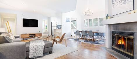 Télévision, cheminée