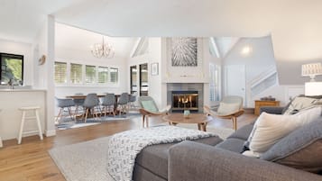 Télévision, cheminée