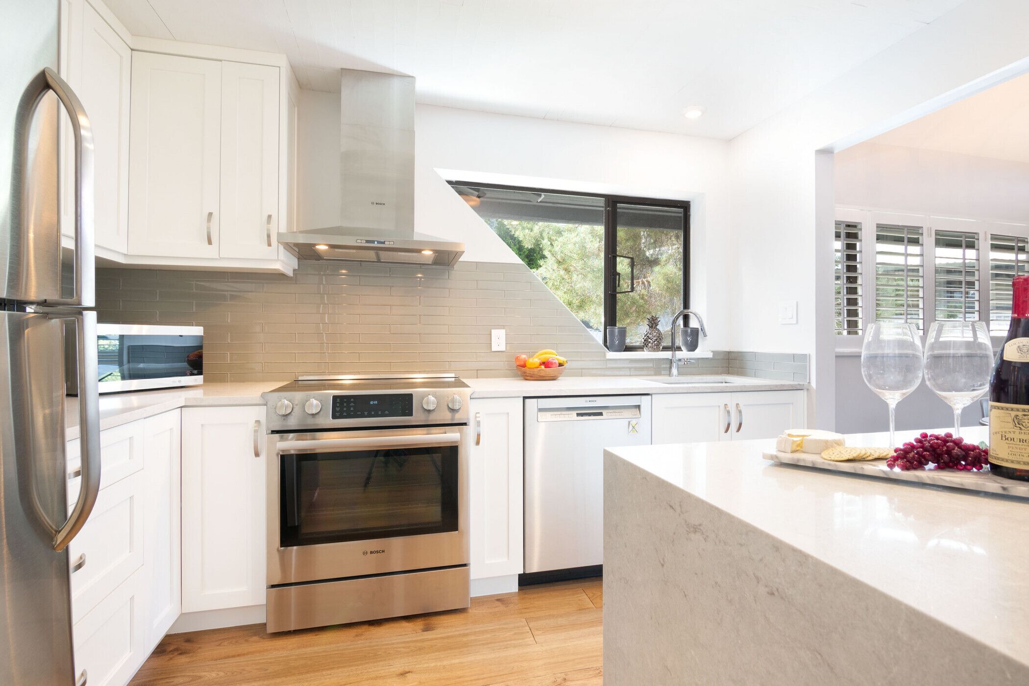 Frigorifero, microonde, forno, piano cottura