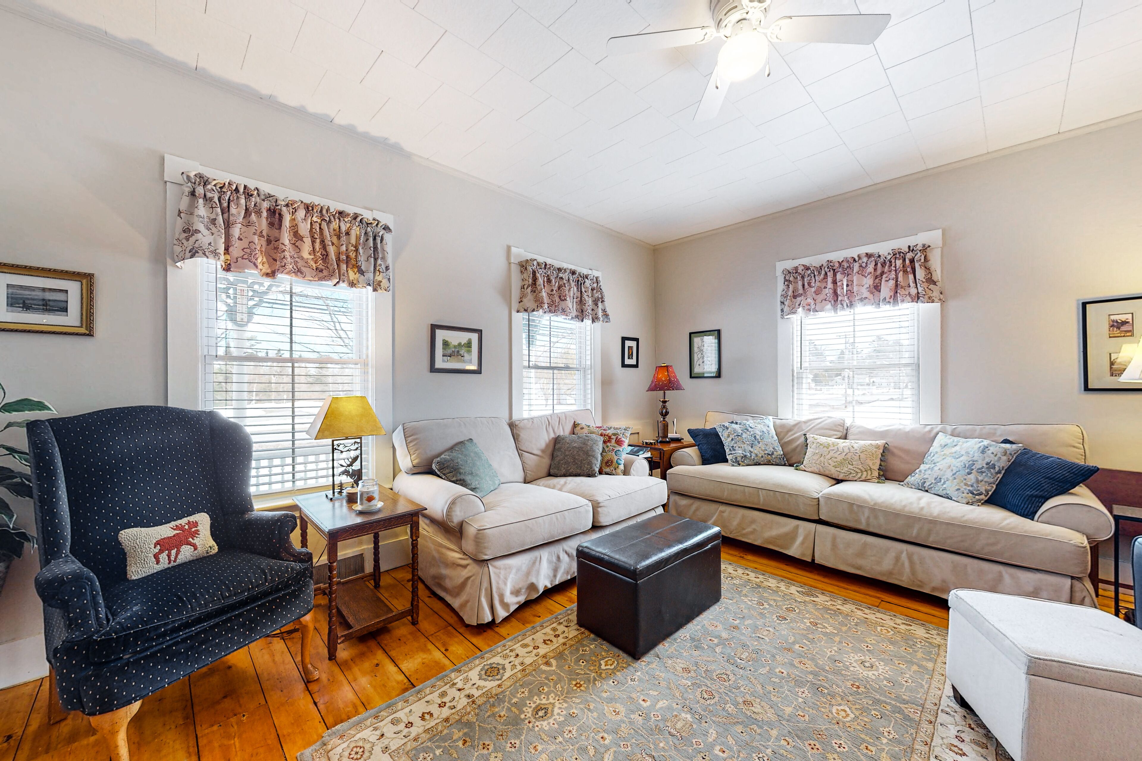 TV, lettore DVD, libri