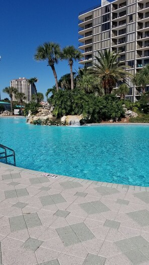 Piscina all'aperto, una piscina riscaldata