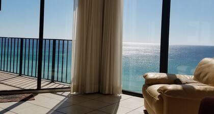 Upea hieno uimaranta NÄKYMÄT SUORAAN Rannalla! Edgewater Beach Resort