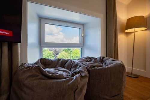 Penthouse 2 chambres avec vue sur Eyre Square. 6 personnes. Parking à proximité