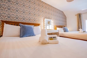 2 bedrooms, iron/ironing board, travel cot, WiFi