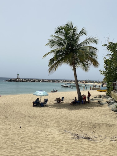 Close to Everywhere-3BR/1B/AC/Pkng/Biz/Kid/Pet/6guests