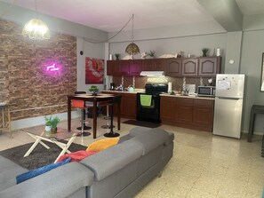 Interior - Close to Everywhere-3BR/1B/AC/Pkng/Biz/Kid/Pet/6guests (Bo. Rio Hondo, Mayagüez)