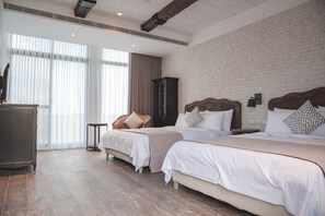 Kamar Quadruple | Meja kerja, kedap suara, Wi-Fi gratis, dan seprai linen