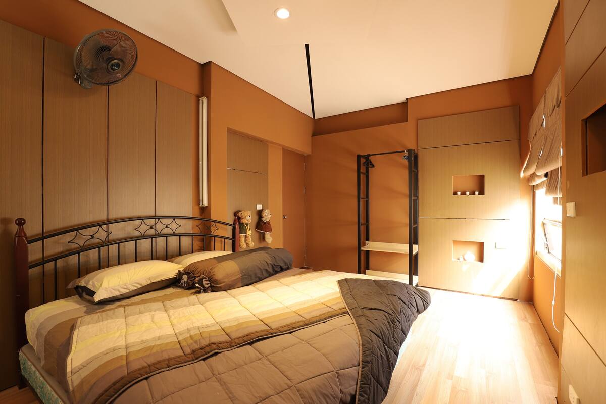 King Bed with Private Toilet | Minibar, bàn ủi/dụng cụ ủi quần áo