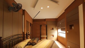 King Bed with Private Toilet | Minibar, iron/ironing board, WiFi (free) - The Art - Teddy House (Hanoi)