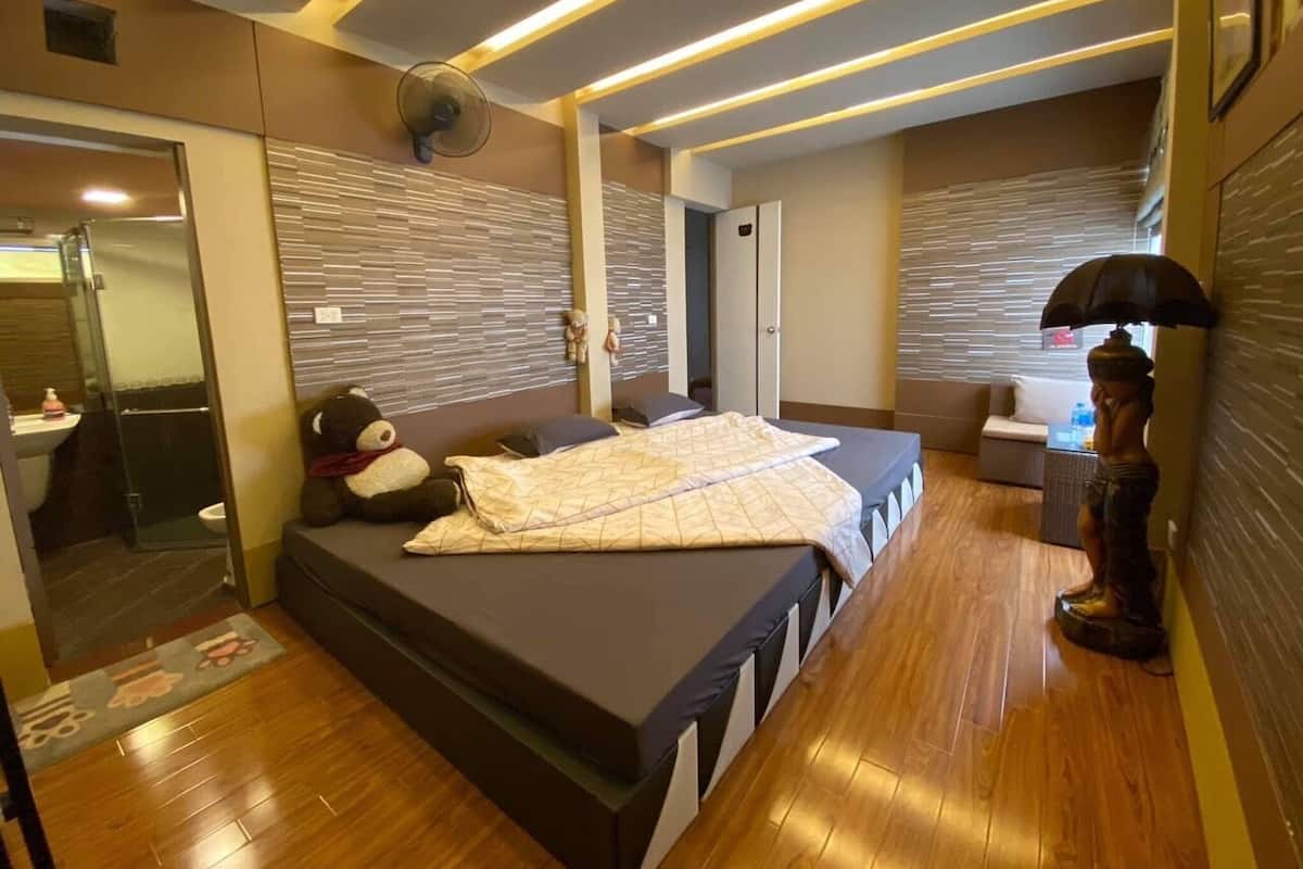 Twin Room | Minibar, iron/ironing board, free WiFi
