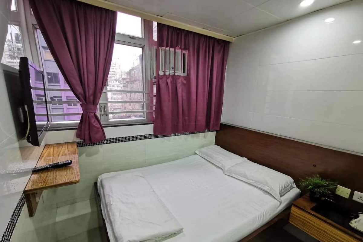 Basic Double Room | WiFi (free), bed sheets