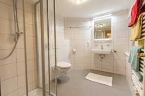 Douche, serviettes fournies