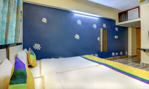 Deluxe Room | Iron/ironing board, free WiFi, bed sheets