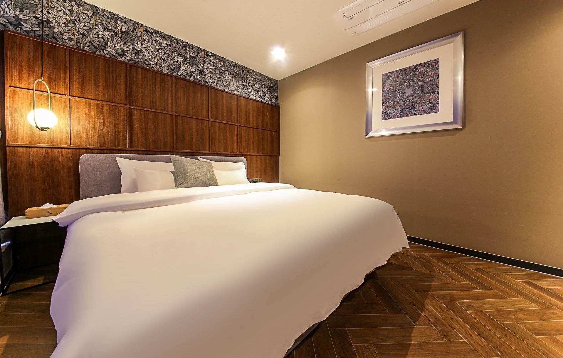 signature royal suite | individually decorated, desk, laptop workspace, soundproofing