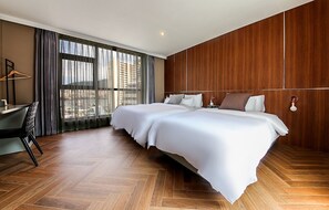 Signature Royal Suite Family Twin | 客室ごとに異なる装飾、デスク、 ノートパソコン用作業スペース、防音設備