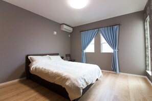 4 Bedroom Japanese Style Villa | 4 bedrooms, in-room safe, free WiFi - Sakuragawa no Hana (Osaka)