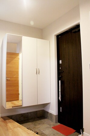 Interior entrance - Sakuragawa no Hana (Osaka)