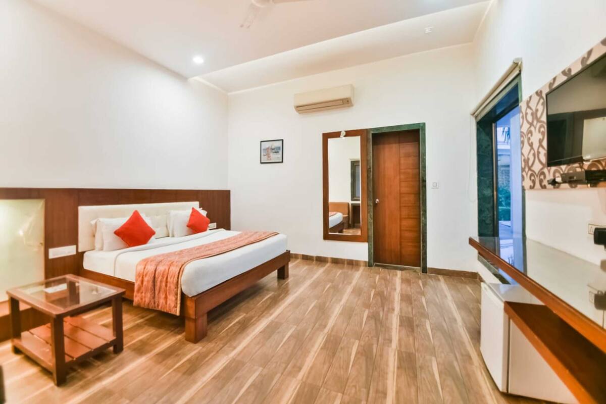 Superior Room | Blackout curtains, rollaway beds, free WiFi