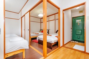 Standard Double Room 32 | Free WiFi, bed sheets
