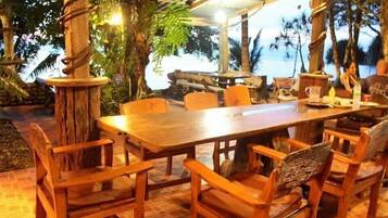 Café da manhã (THB 150 por pessoa)