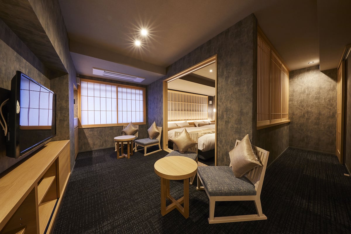Down duvets, in-room safe, desk, free WiFi