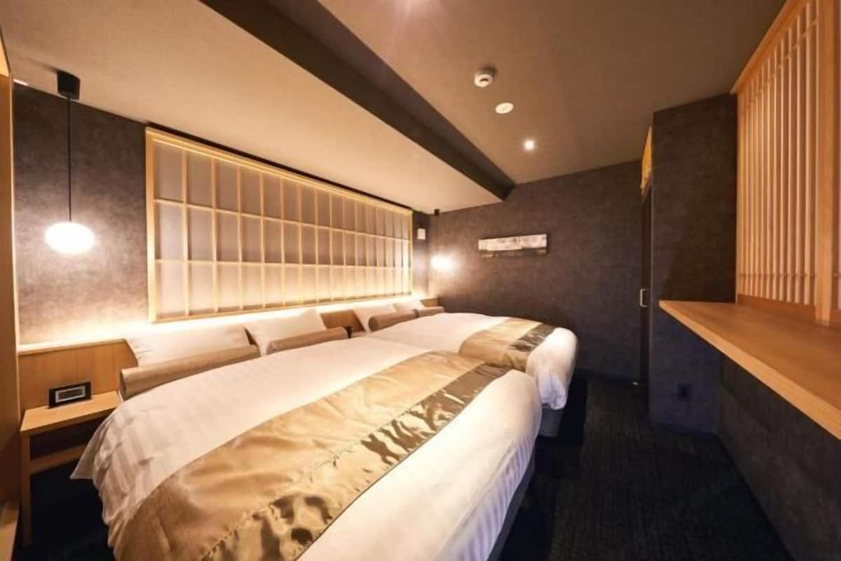Down duvets, in-room safe, desk, free WiFi